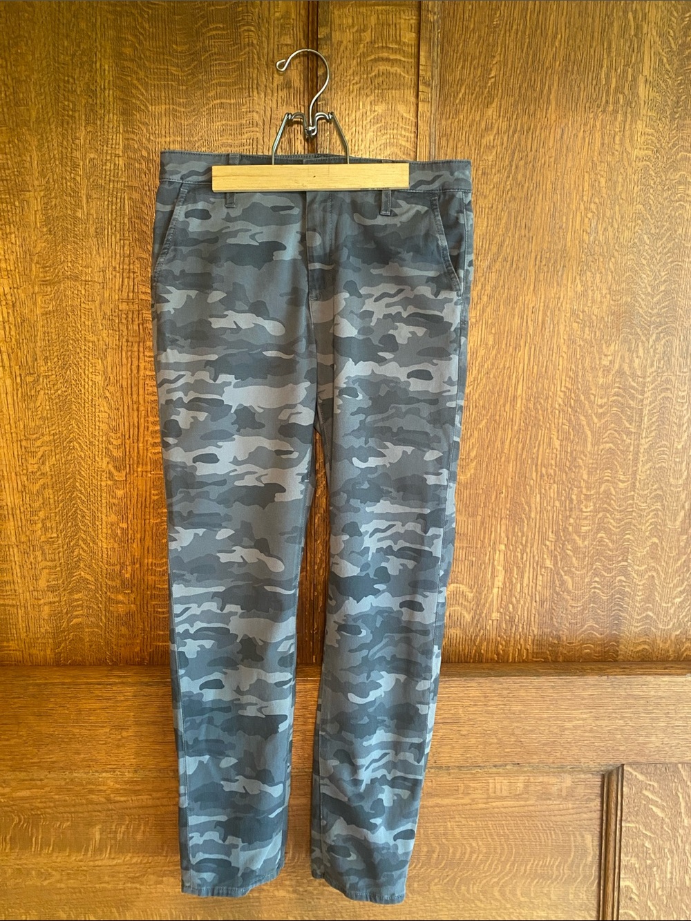 AG The Caden trouser camo 26